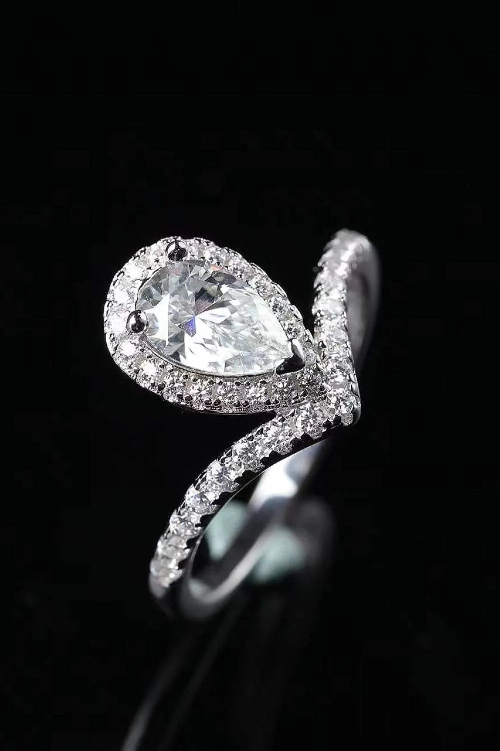 2 Carat Moissanite Teardrop Ring Moissanite - Tophatter Daily Deals