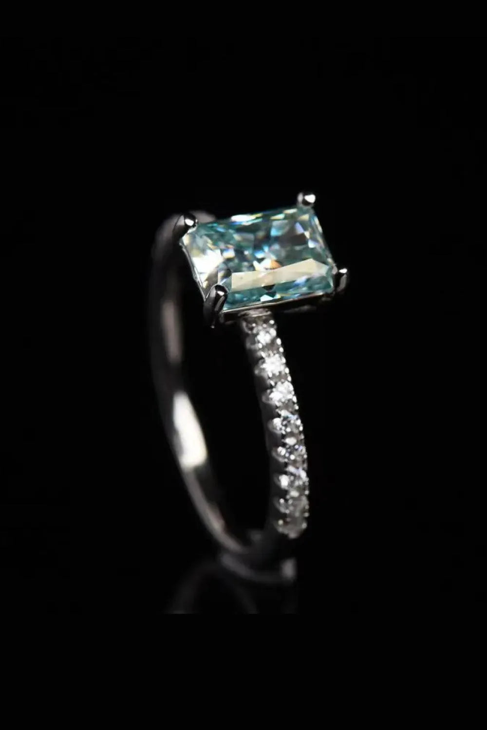 2 Carat Moissanite Ring Moissanite - Tophatter Daily Deals