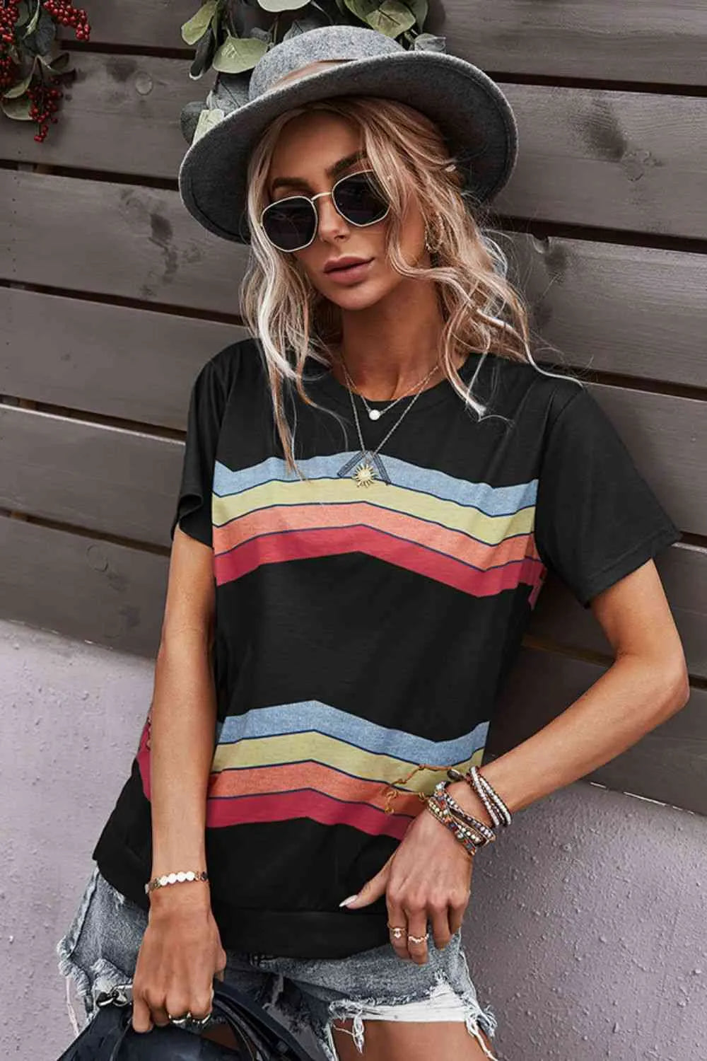 Multicolored Chevron Stripe Round Neck Side Slit T-Shirt Black Women's T-Shirts - Tophatter Daily Deals