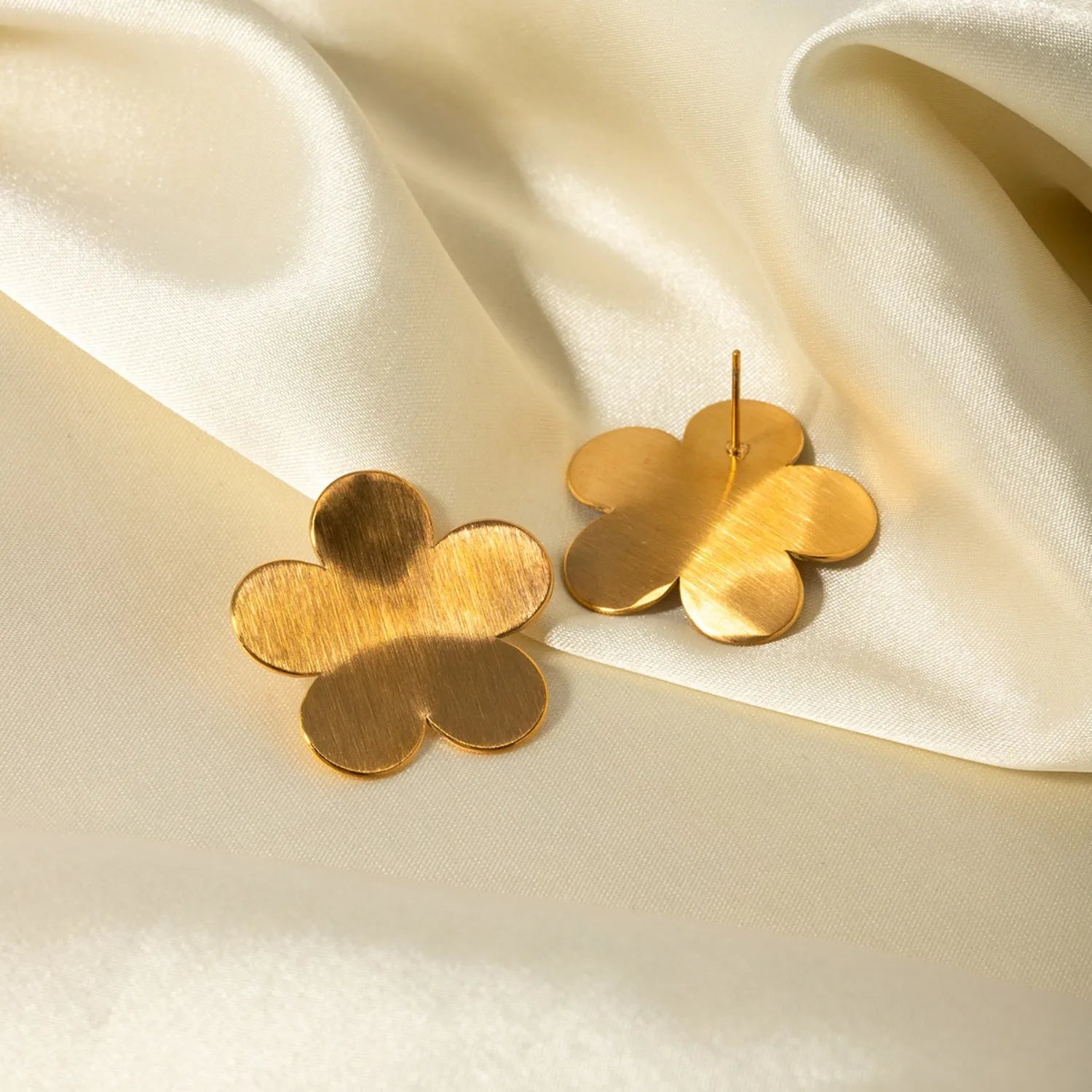 18K Gold-Plated Stainless Steel Flower Stud Earrings Earrings - Tophatter Daily Deals