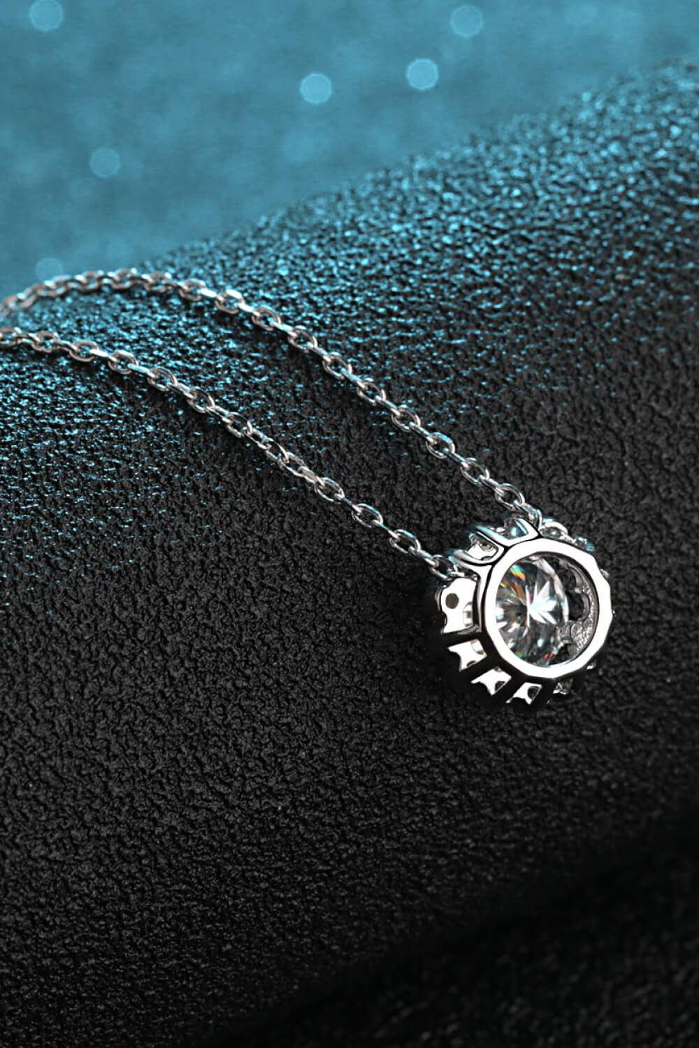 Flower-Shaped Moissanite Pendant Necklace Moissanite - Tophatter Daily Deals