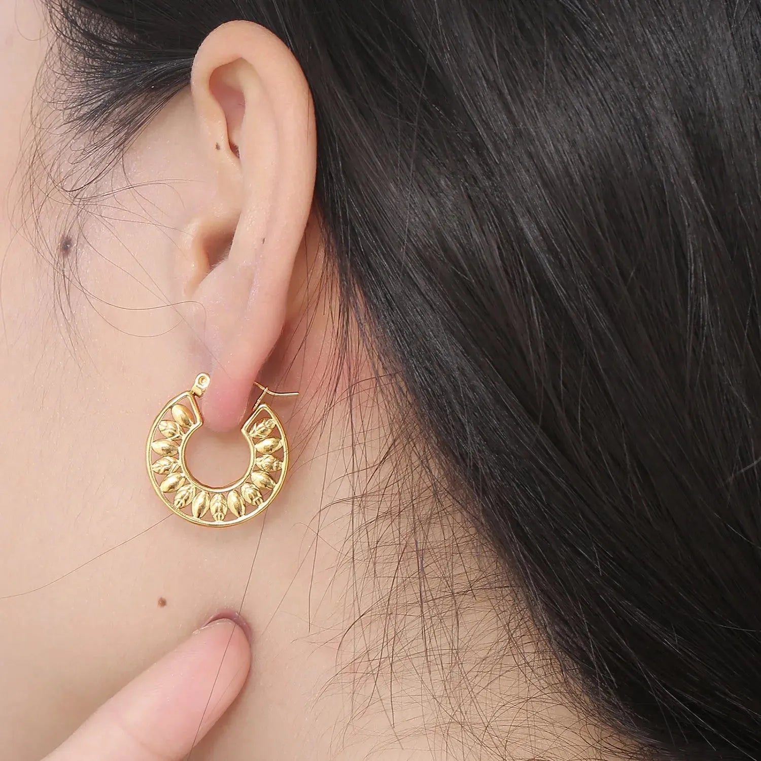 Stainless Steel Cutout Leaf Shape Huggie Earrings Earrings - Tophatter Daily Deals