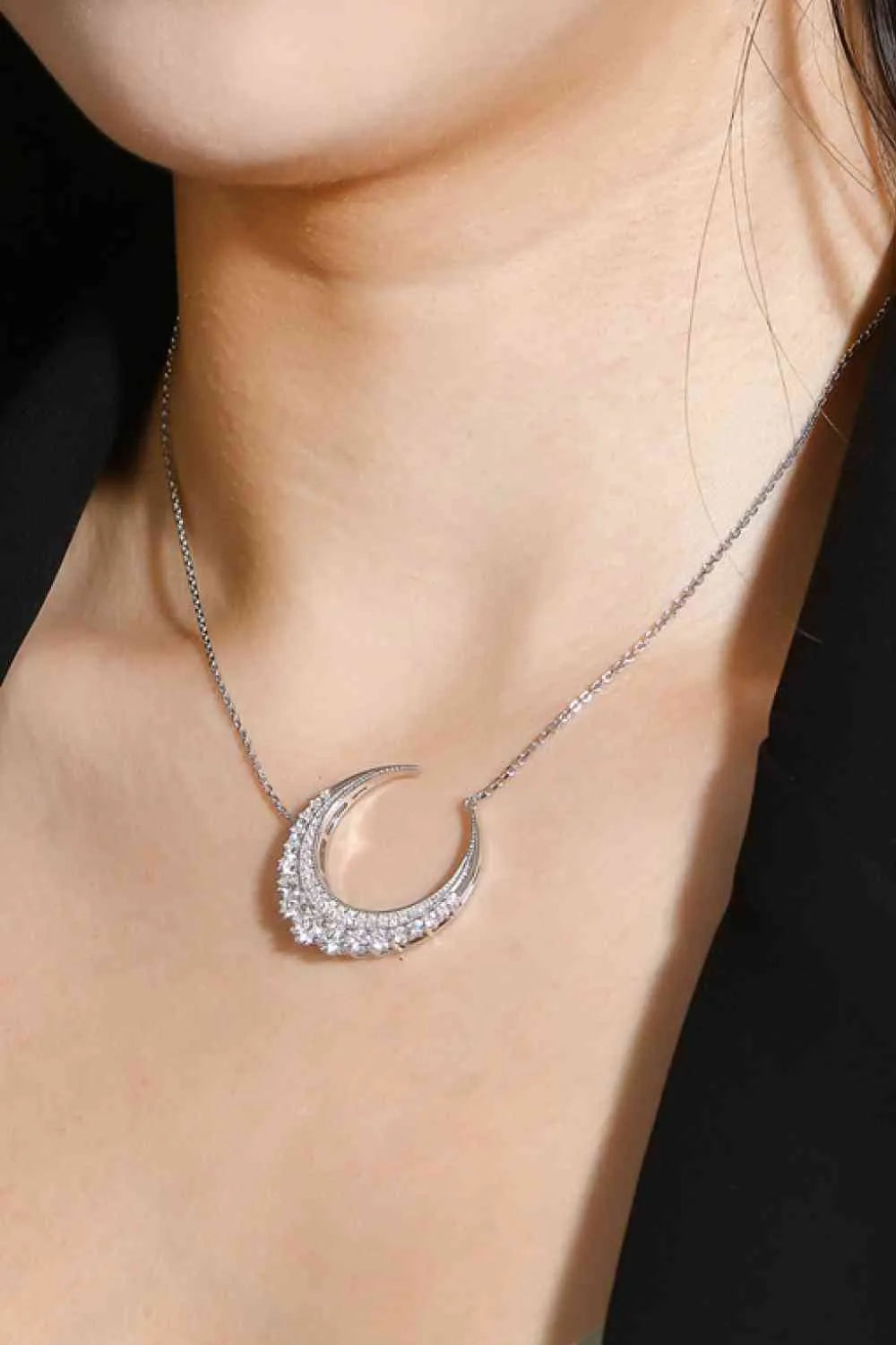 1.8 Carat Moissanite Crescent Moon Shape Pendant Necklace Moissanite - Tophatter Daily Deals