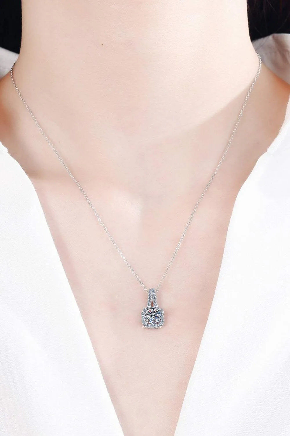 Look Amazing 2 Carat Moissanite Pendant Necklace Moissanite - Tophatter Daily Deals