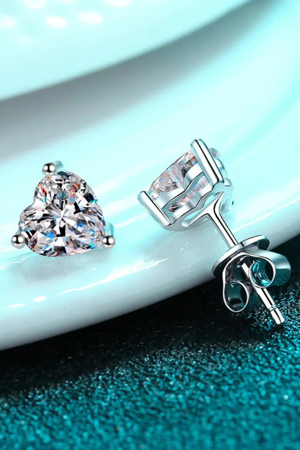 2 Carat Moissanite Heart-Shaped Stud Earrings Moissanite - Tophatter Daily Deals