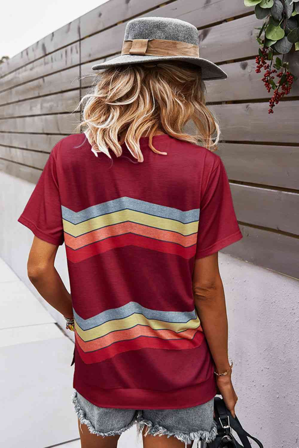 Multicolored Chevron Stripe Round Neck Side Slit T-Shirt - Shop Tophatter Deals, Electronics, Fashion, Jewelry, Health, Beauty, Home Decor, Free Shipping