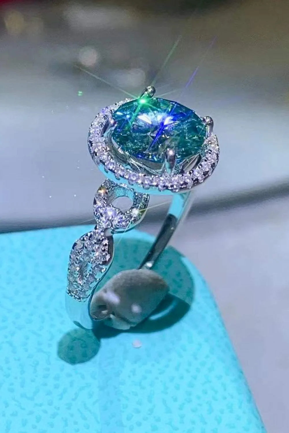2 Carat Moissanite Emerald Green Ring Moissanite - Tophatter Daily Deals