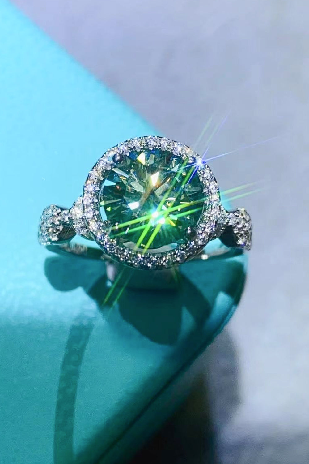 2 Carat Moissanite Emerald Green Ring Moissanite - Tophatter Daily Deals