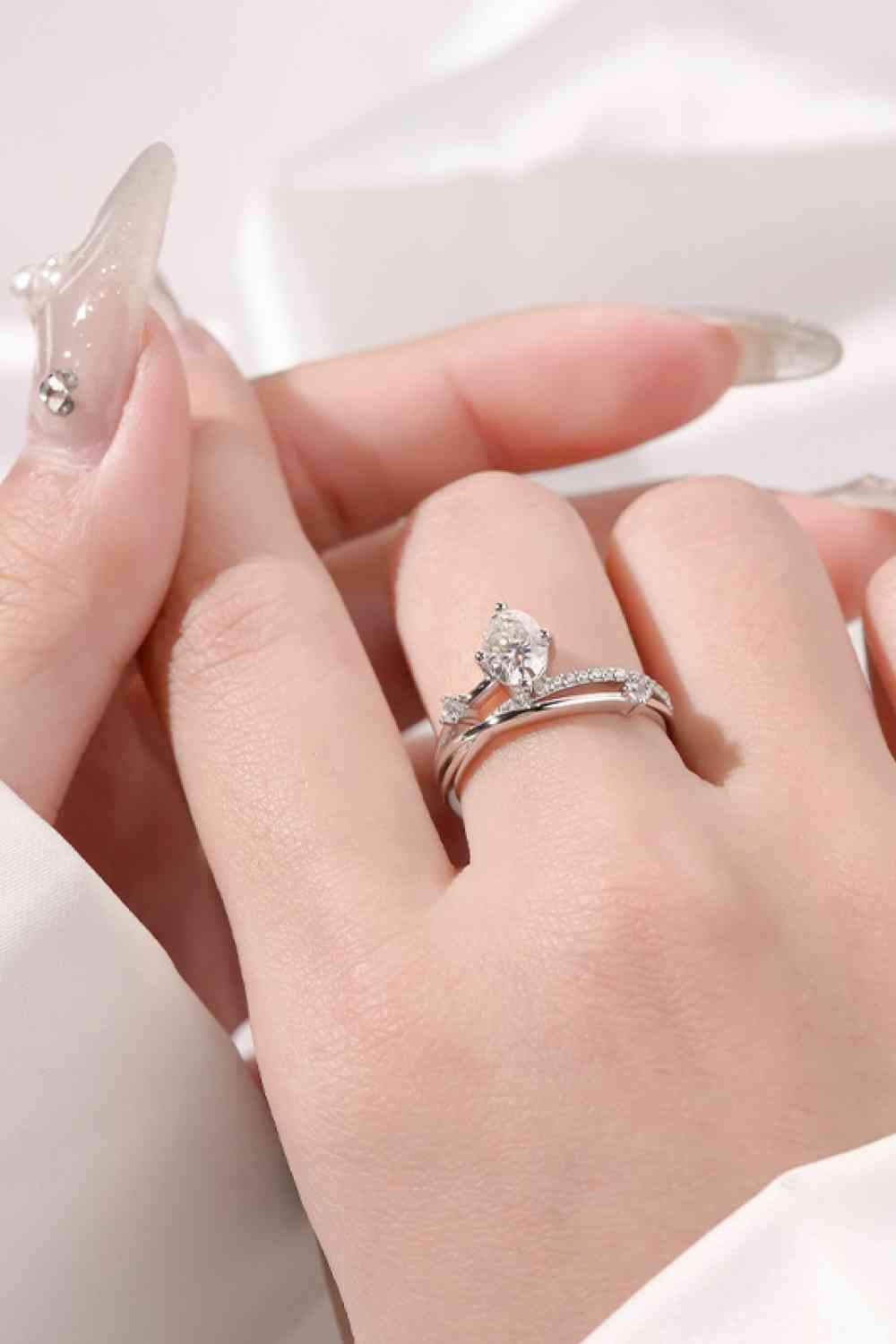 Moissanite Crisscross Ring Moissanite - Tophatter Daily Deals