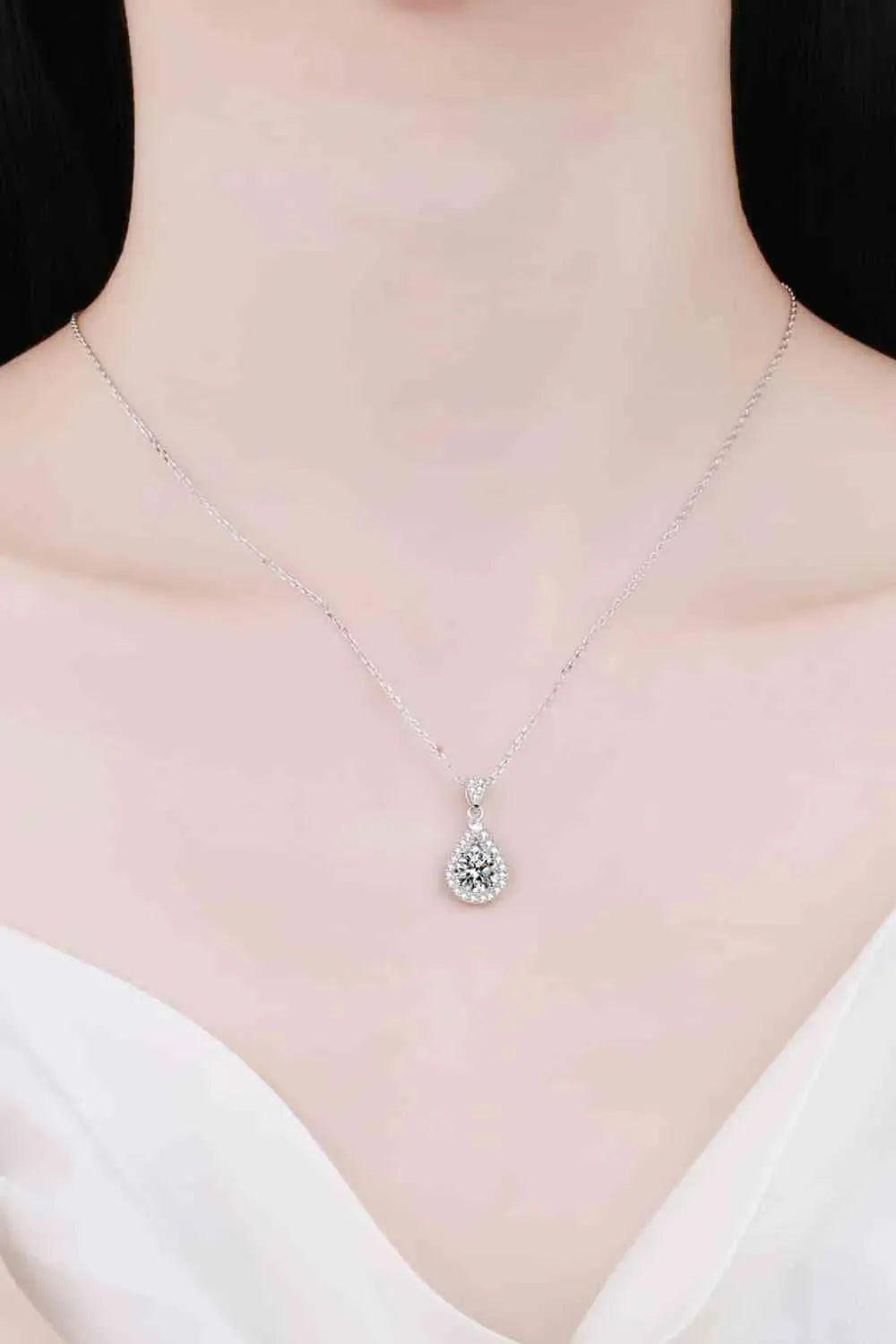 2 Carat Moissanite Teardrop Pendant 925 Sterling Silver Necklace Moissanite - Tophatter Daily Deals