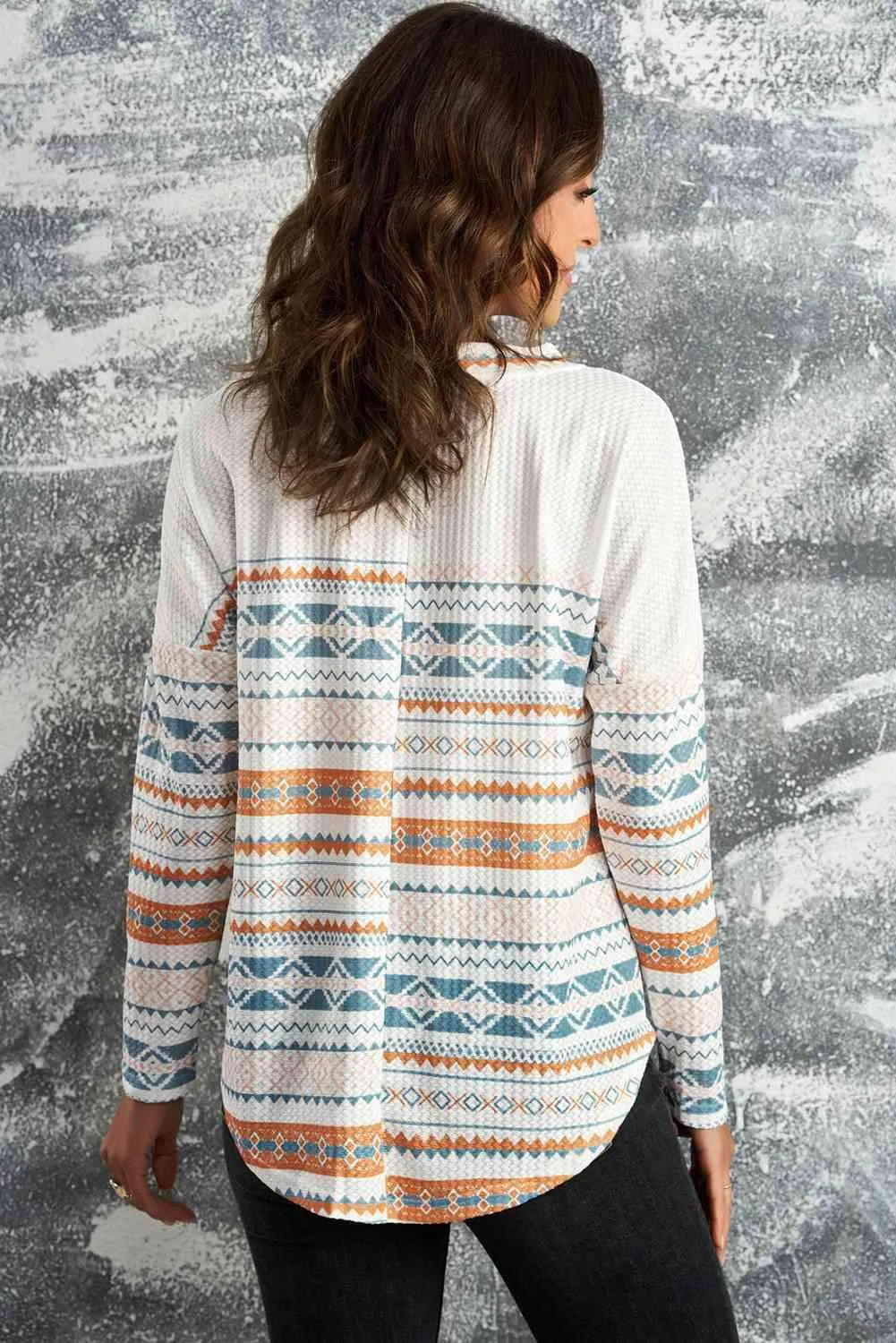 Geometric Print V-Neck Curved Hem Top Blouses - Tophatter Daily Deals