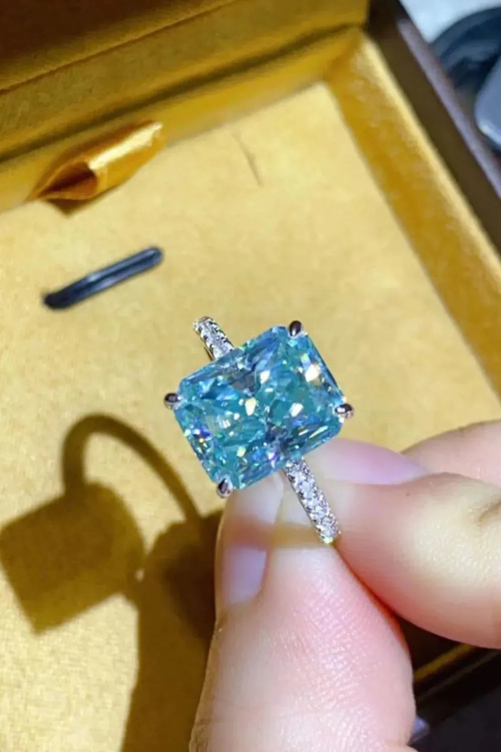 2 Carat Moissanite Ring Moissanite - Tophatter Daily Deals