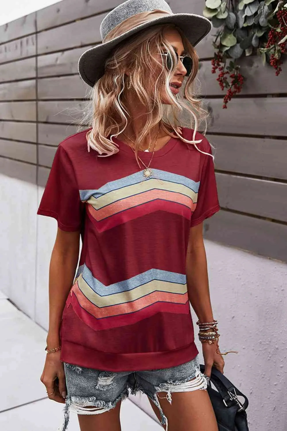 Multicolored Chevron Stripe Round Neck Side Slit T-Shirt Women's T-Shirts - Tophatter Daily Deals