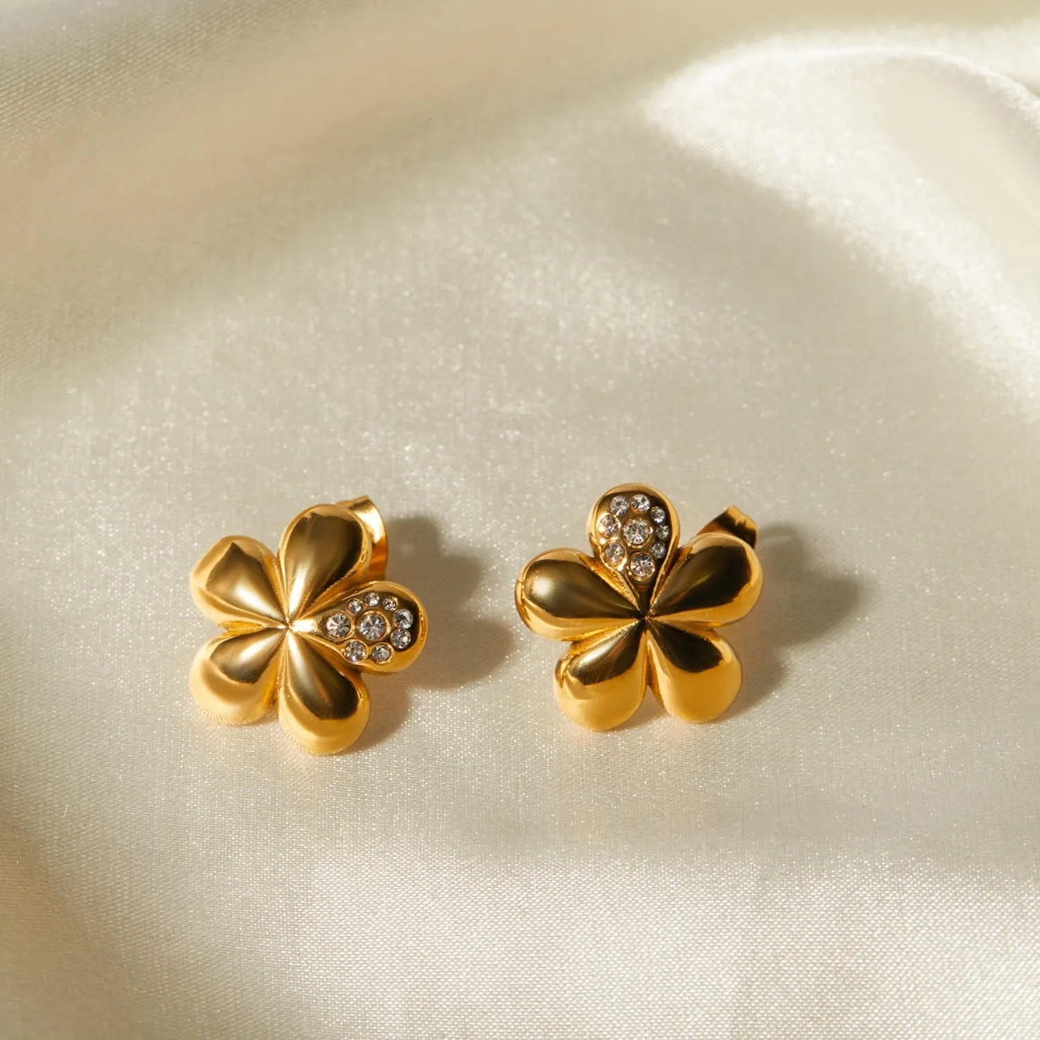 Inlaid Zircon Stainless Steel Flower Earrings Earrings - Tophatter Daily Deals