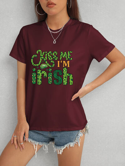 KISS ME I'M IRISH Round Neck T-Shirt Wine Women's T-Shirts - Tophatter Daily Deals