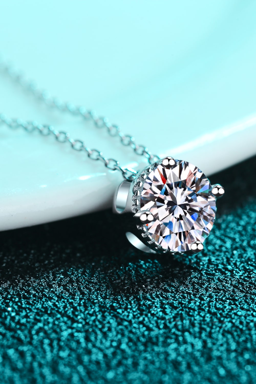 1 Carat Moissanite Round Pendant Necklace Moissanite - Tophatter Daily Deals