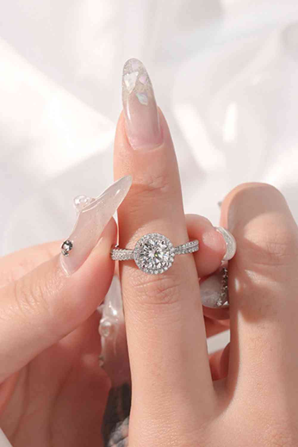 1 Carat Moissanite Round Shape Ring Moissanite - Tophatter Daily Deals