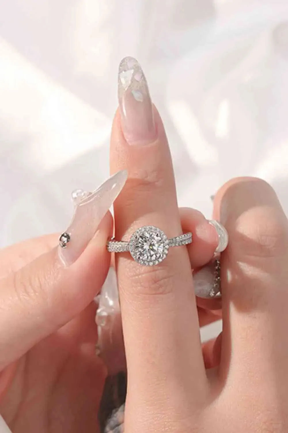 1 Carat Moissanite Round Shape Ring Moissanite - Tophatter Daily Deals