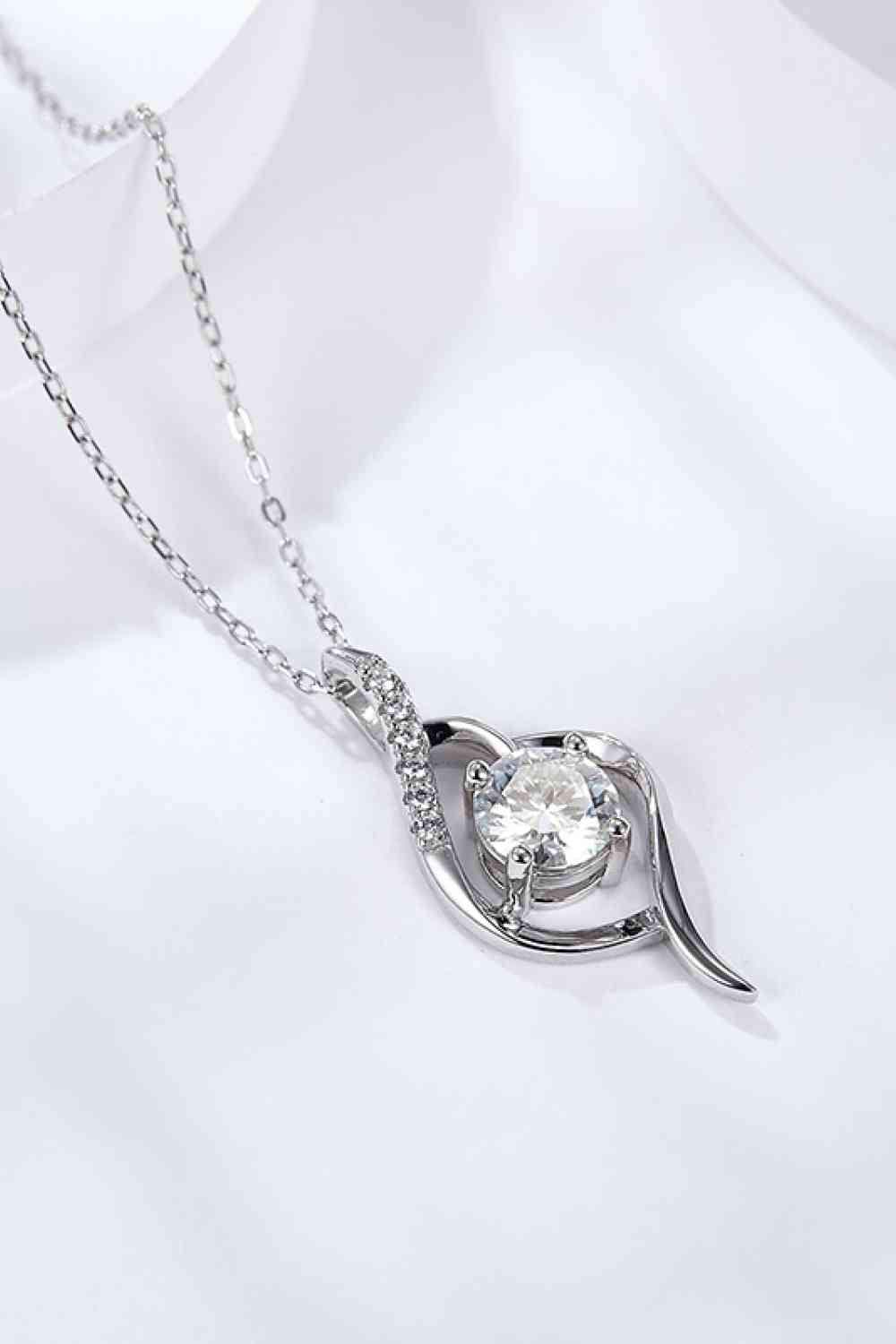 Platinum-Plated 1 Carat Moissanite Pendant Necklace Moissanite - Tophatter Daily Deals