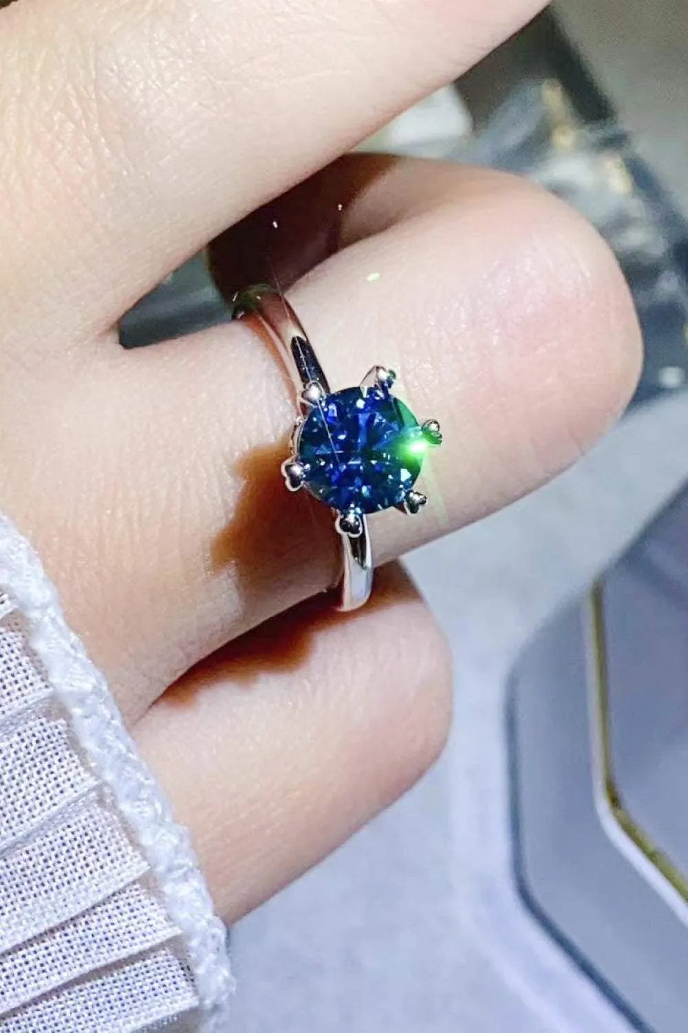 1 Carat Moissanite 6-Prong Solitaire Ring Moissanite - Tophatter Daily Deals