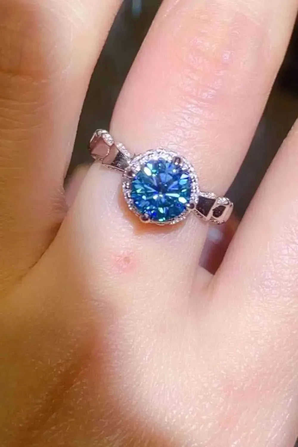 925 Sterling Silver 1 Carat Moissanite Cluster Ring Moissanite - Tophatter Daily Deals