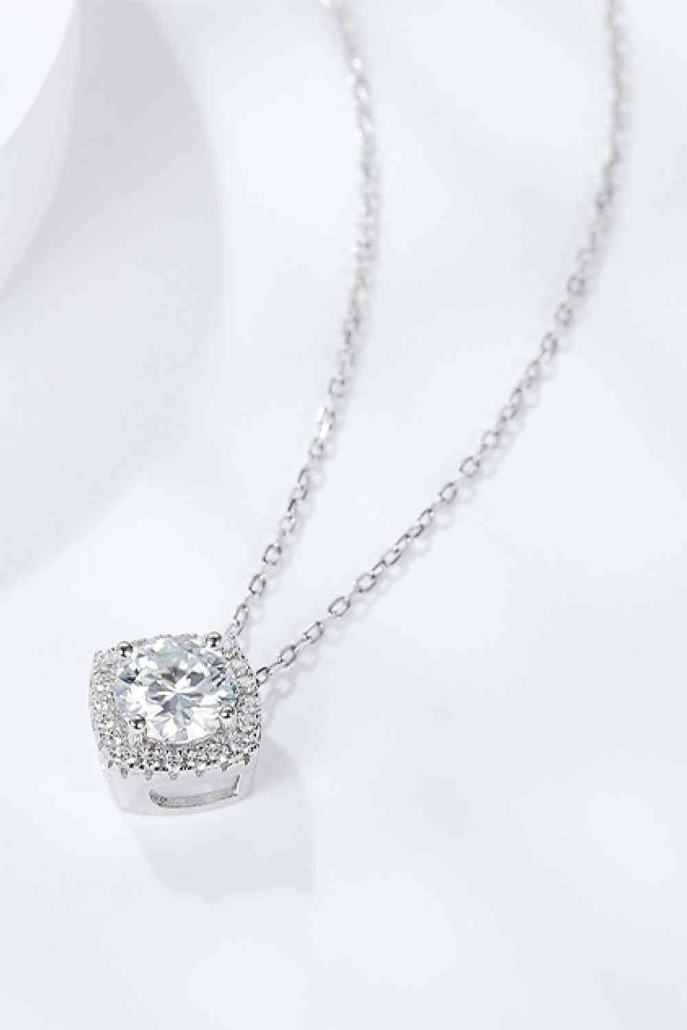 1 Carat Moissanite Geometric Pendant Necklace Moissanite - Tophatter Daily Deals