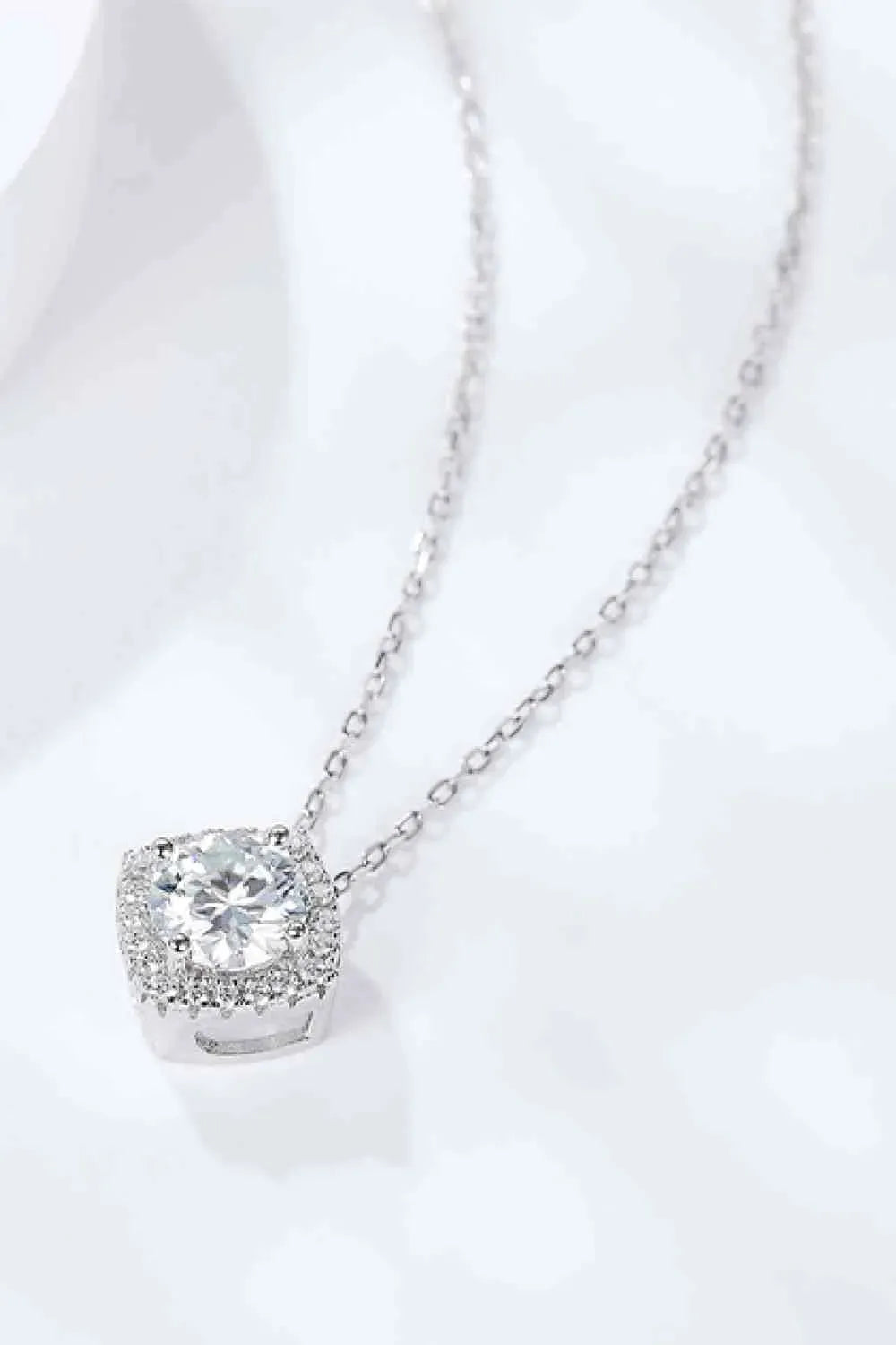 1 Carat Moissanite Geometric Pendant Necklace Moissanite - Tophatter Daily Deals