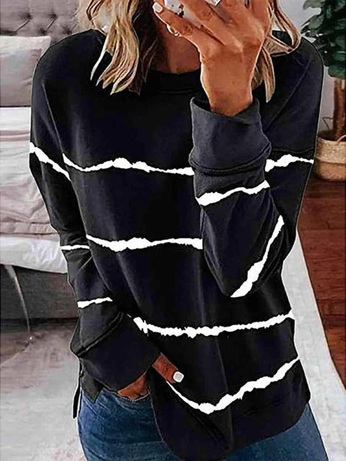 Striped Round Neck T-Shirt Black Women's T-Shirts - Tophatter Daily Deals