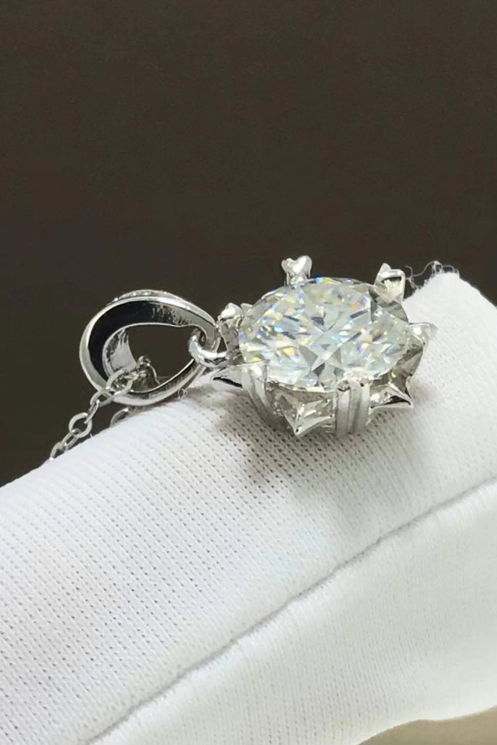 Looking At You 2 Carat Moissanite Pendant Necklace Moissanite - Tophatter Daily Deals