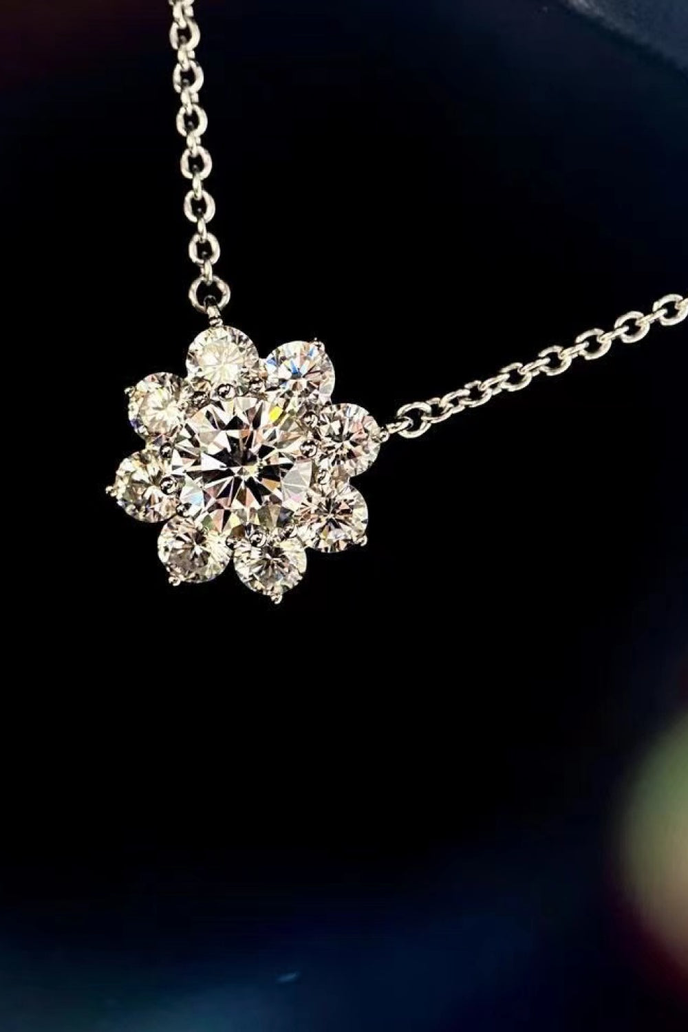 1 Carat Moissanite Floral Pendant Necklace Moissanite - Tophatter Daily Deals