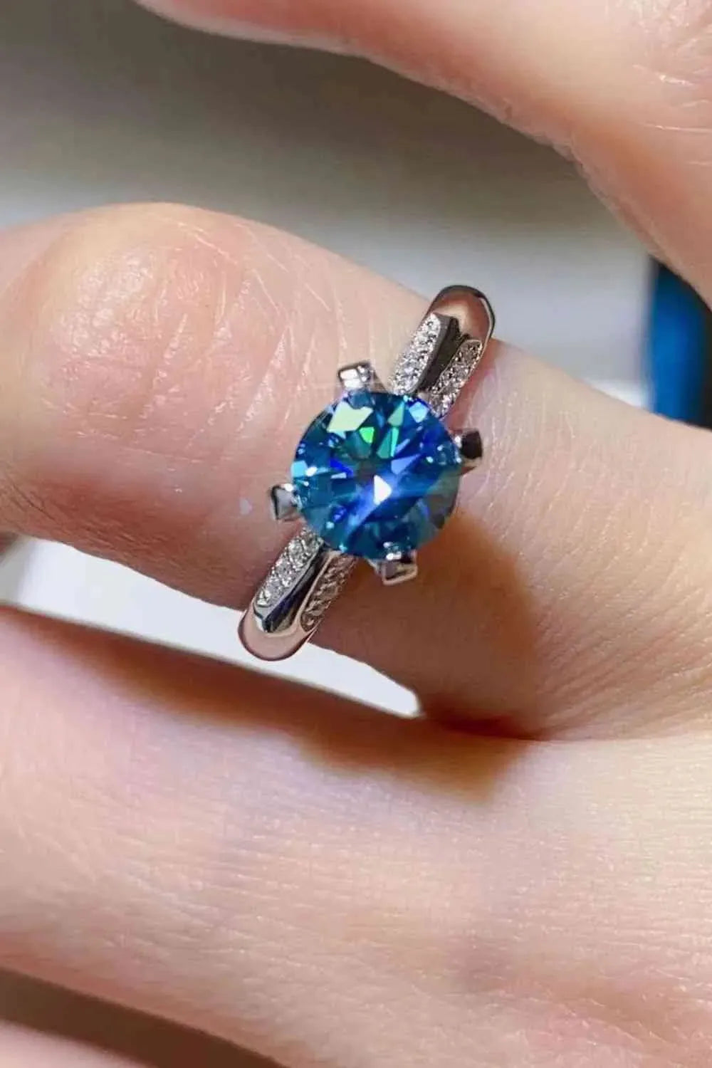 1 Carat Moissanite 4-Prong Ring Moissanite - Tophatter Daily Deals