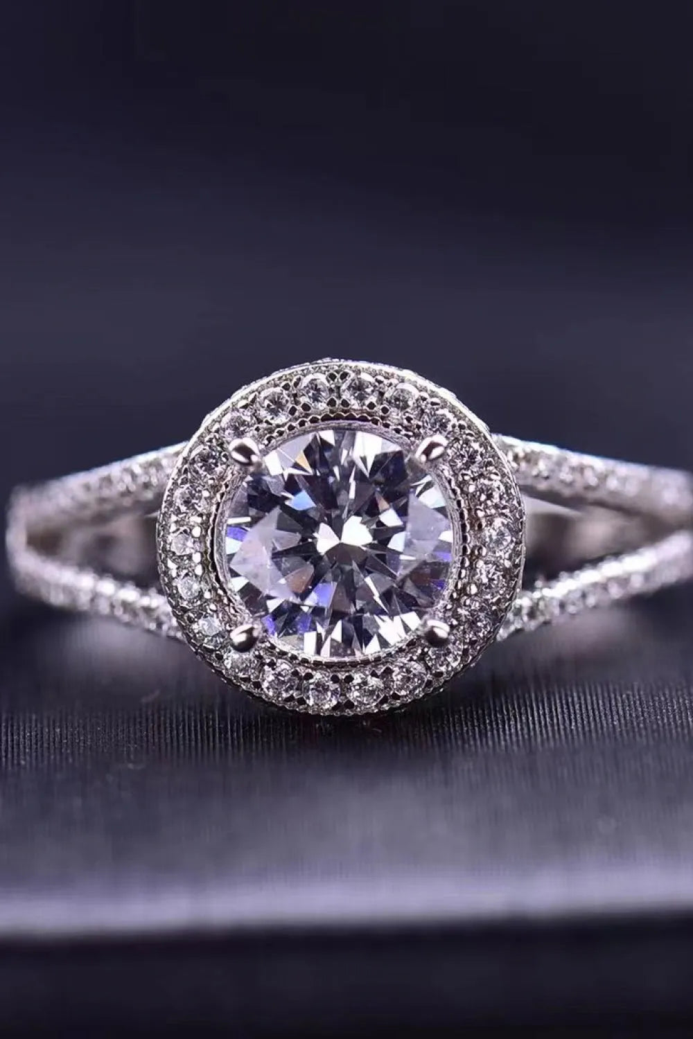 Shiny and Chic 1 Carat Moissanite Ring Moissanite - Tophatter Daily Deals