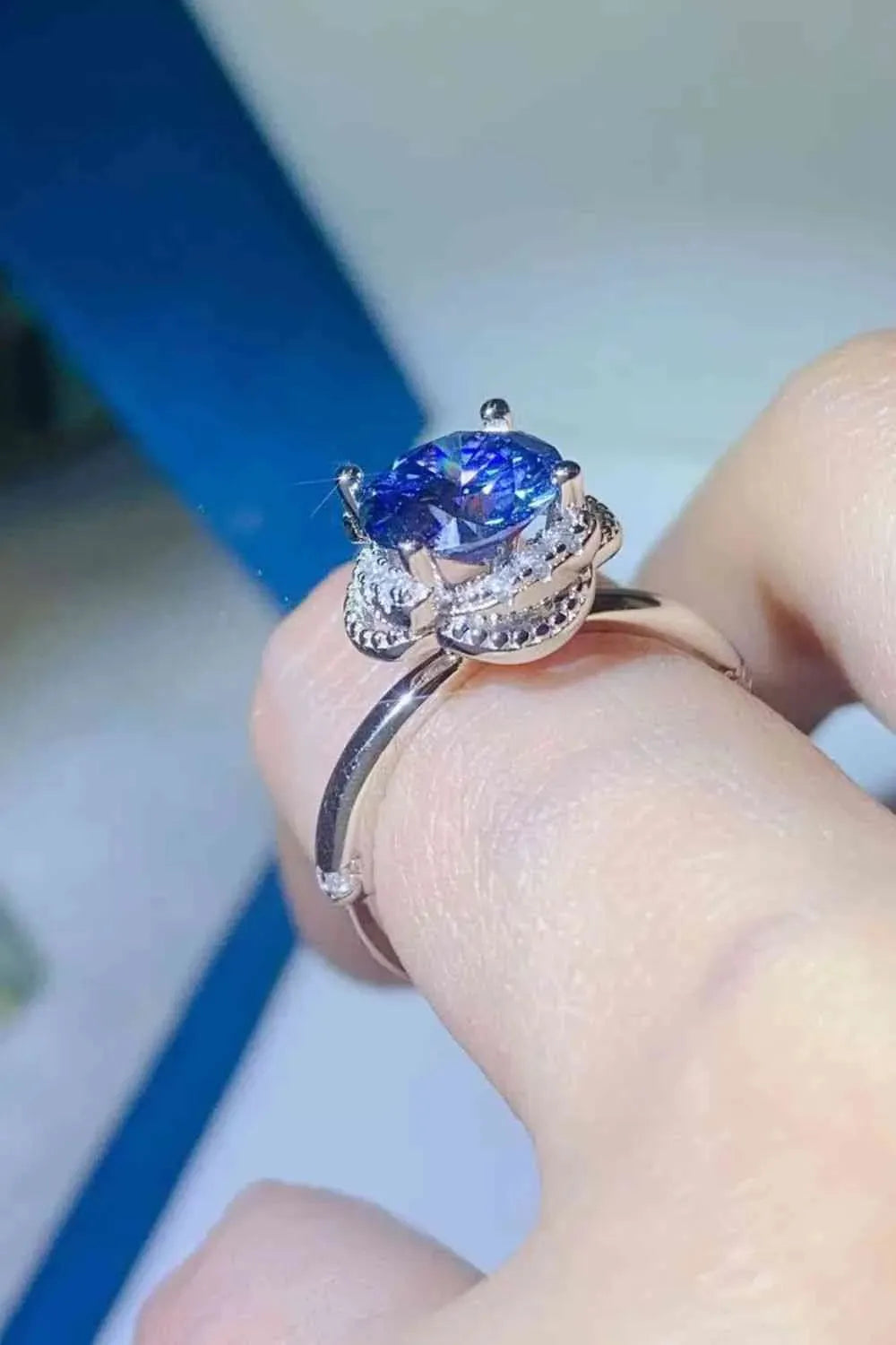 2 Carat Moissanite Contrast 925 Sterling Silver Ring Moissanite - Tophatter Daily Deals