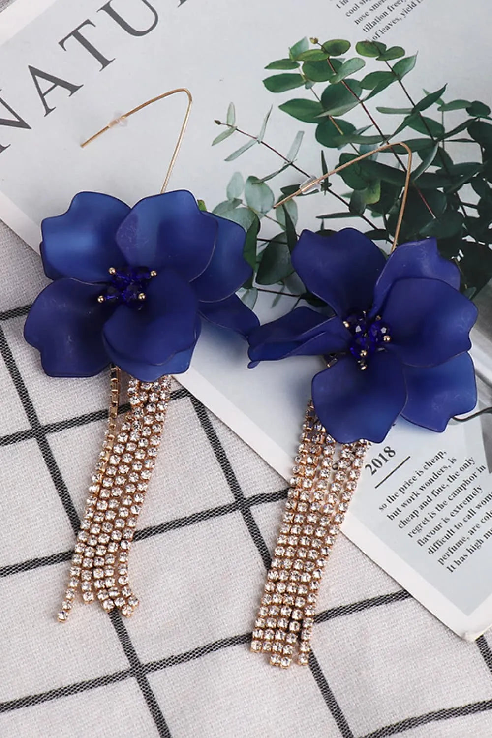 Flower Shape Acrylic Dangle Earrings Earrings - Tophatter Daily Deals