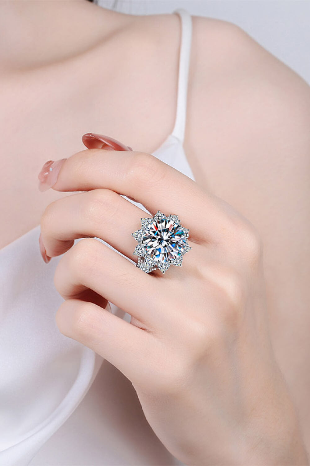 10 Carat Moissanite Flower-Shaped Ring - Tophatter Shopping Deals