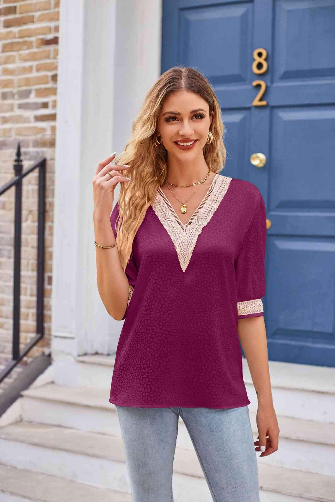 Printed Contrast V-Neck Tee Women's T-Shirts - Tophatter Daily Deals