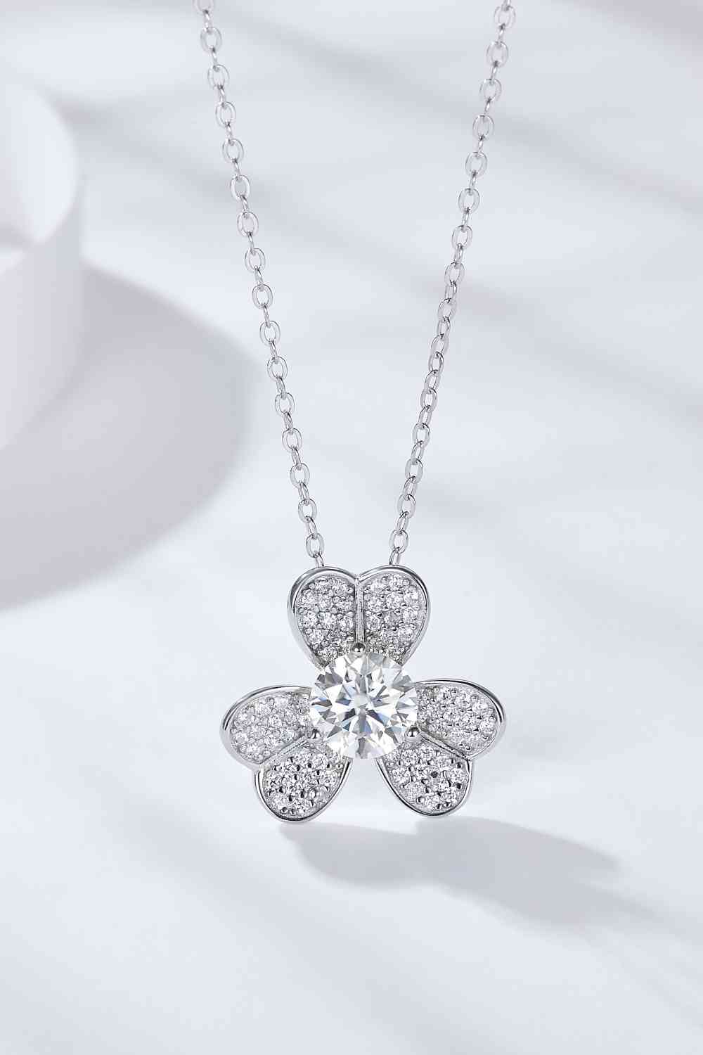 Moissanite Clover Pendant Necklace Moissanite - Tophatter Daily Deals