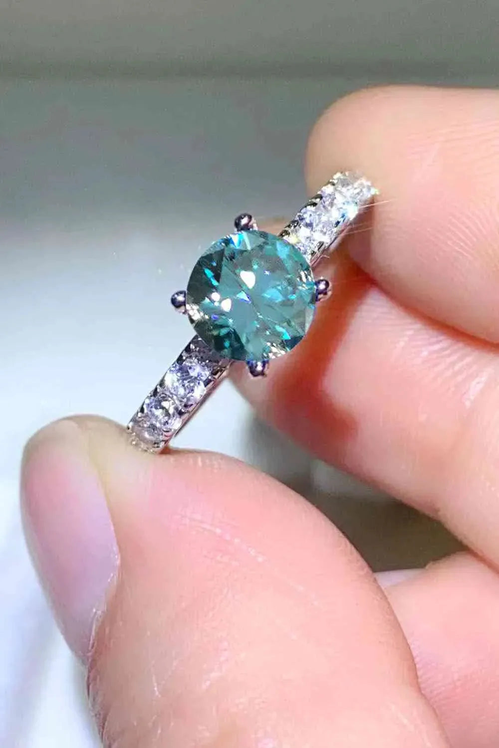 Future Style 1 Carat Moissanite Side Stone Ring Moissanite - Tophatter Daily Deals