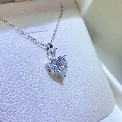 2 Carat Moissanite 925 Sterling Silver Heart Pendant Necklace Moissanite - Tophatter Daily Deals
