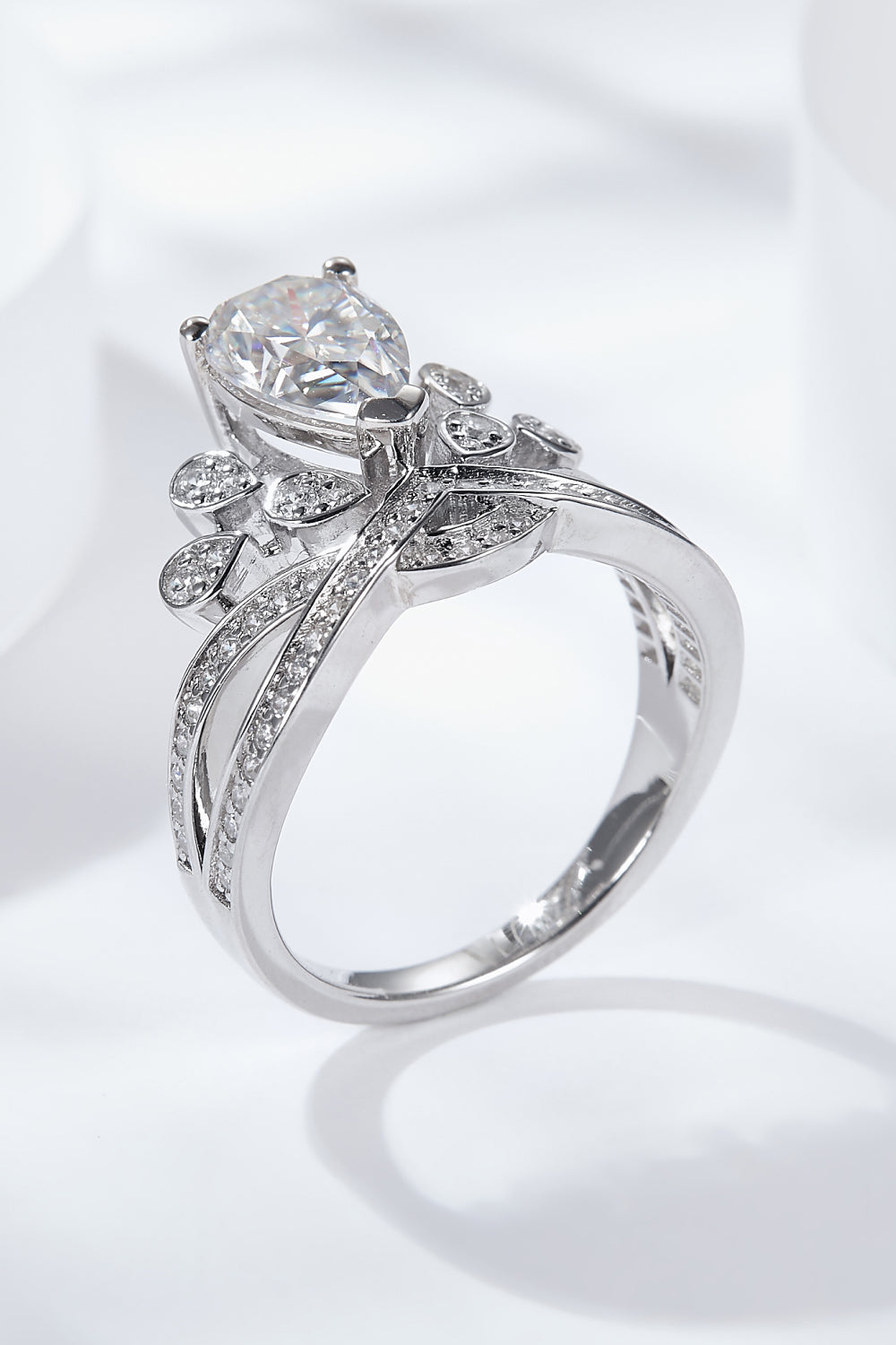 1.5 Carat Moissanite Crown-Shaped Ring Moissanite - Tophatter Daily Deals