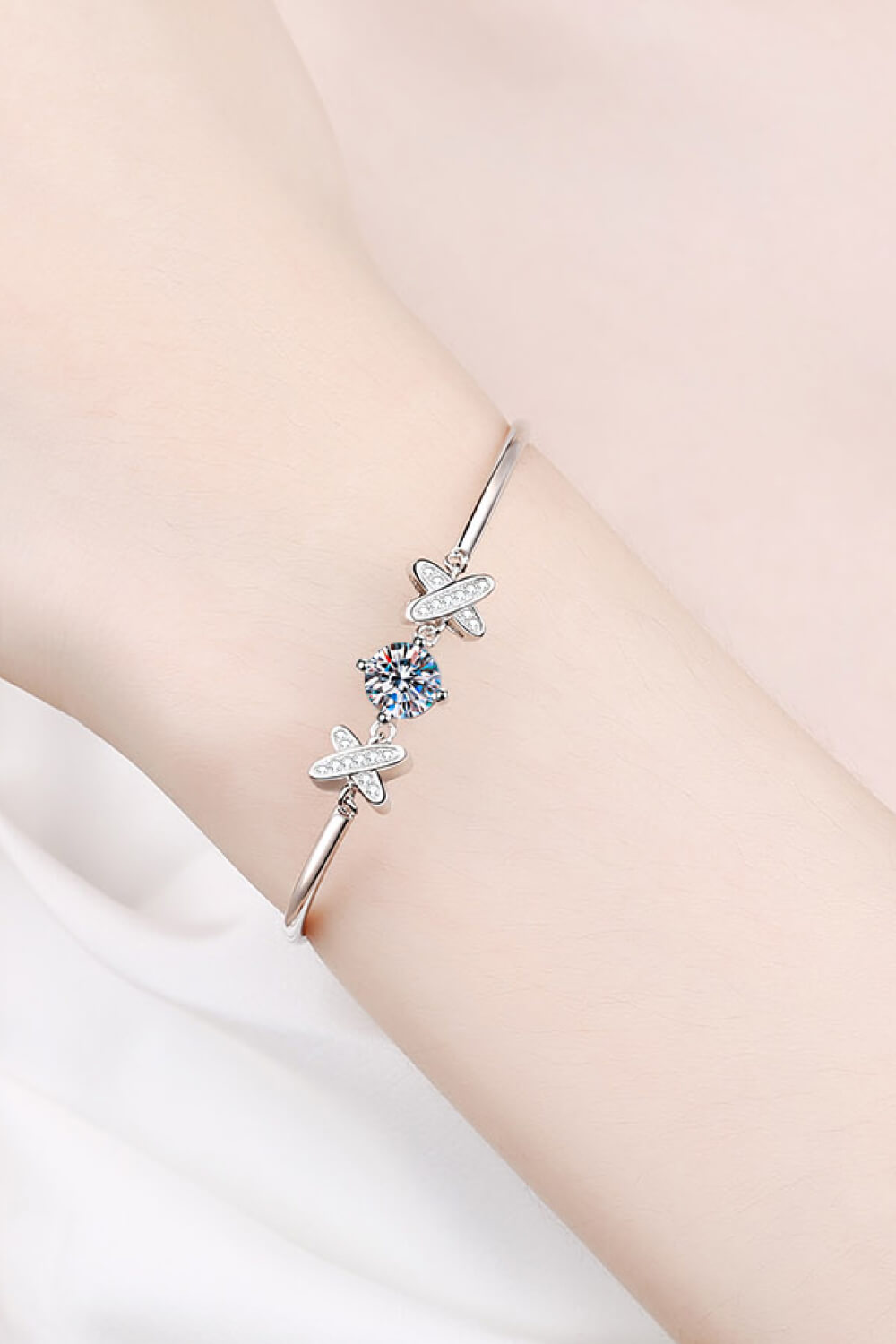 Adored Happy State of Mind 1 Carat Moissanite Bracelet Moissanite - Tophatter Daily Deals