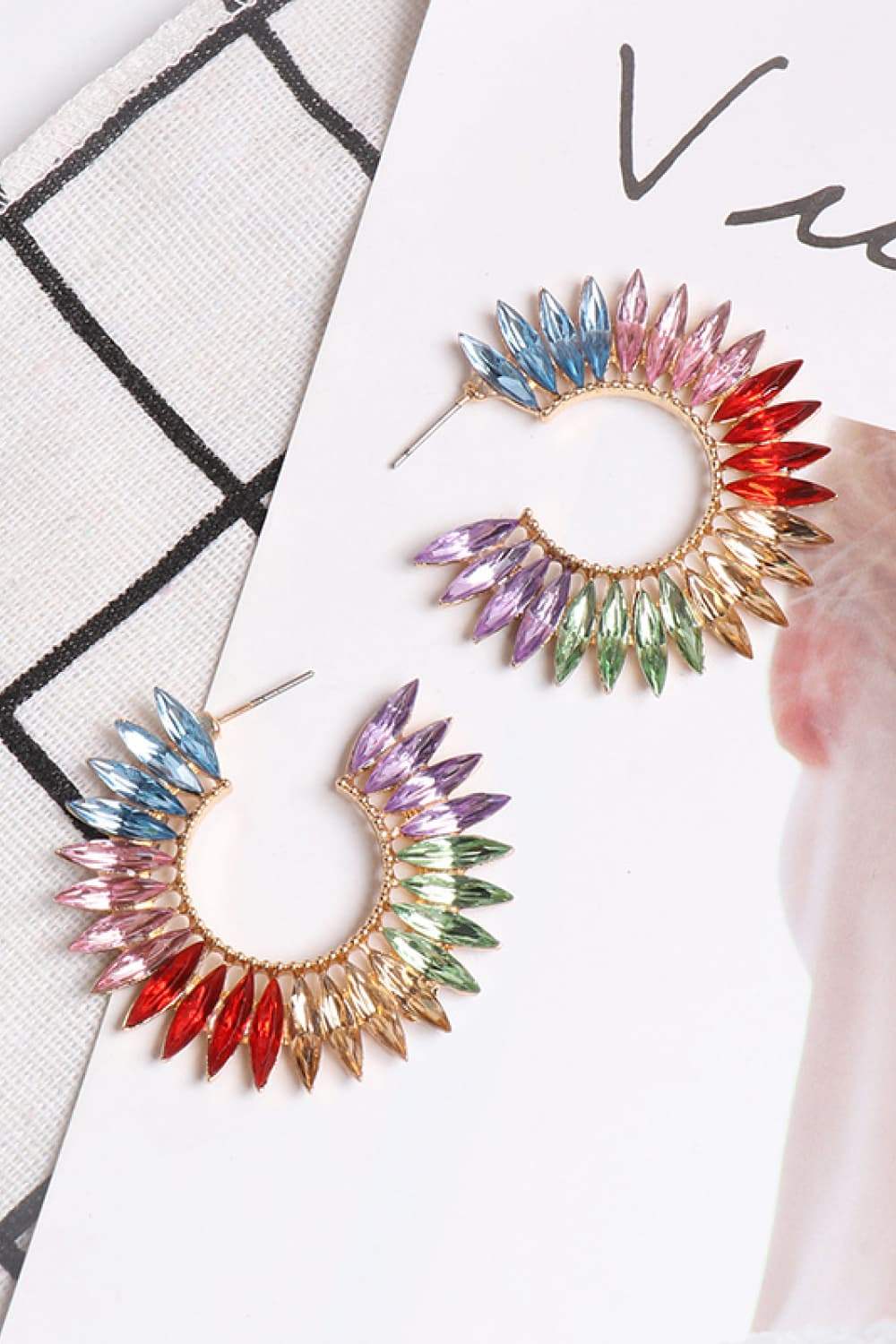 Zinc Alloy Acrylic C-Hoop Earrings Earrings - Tophatter Daily Deals