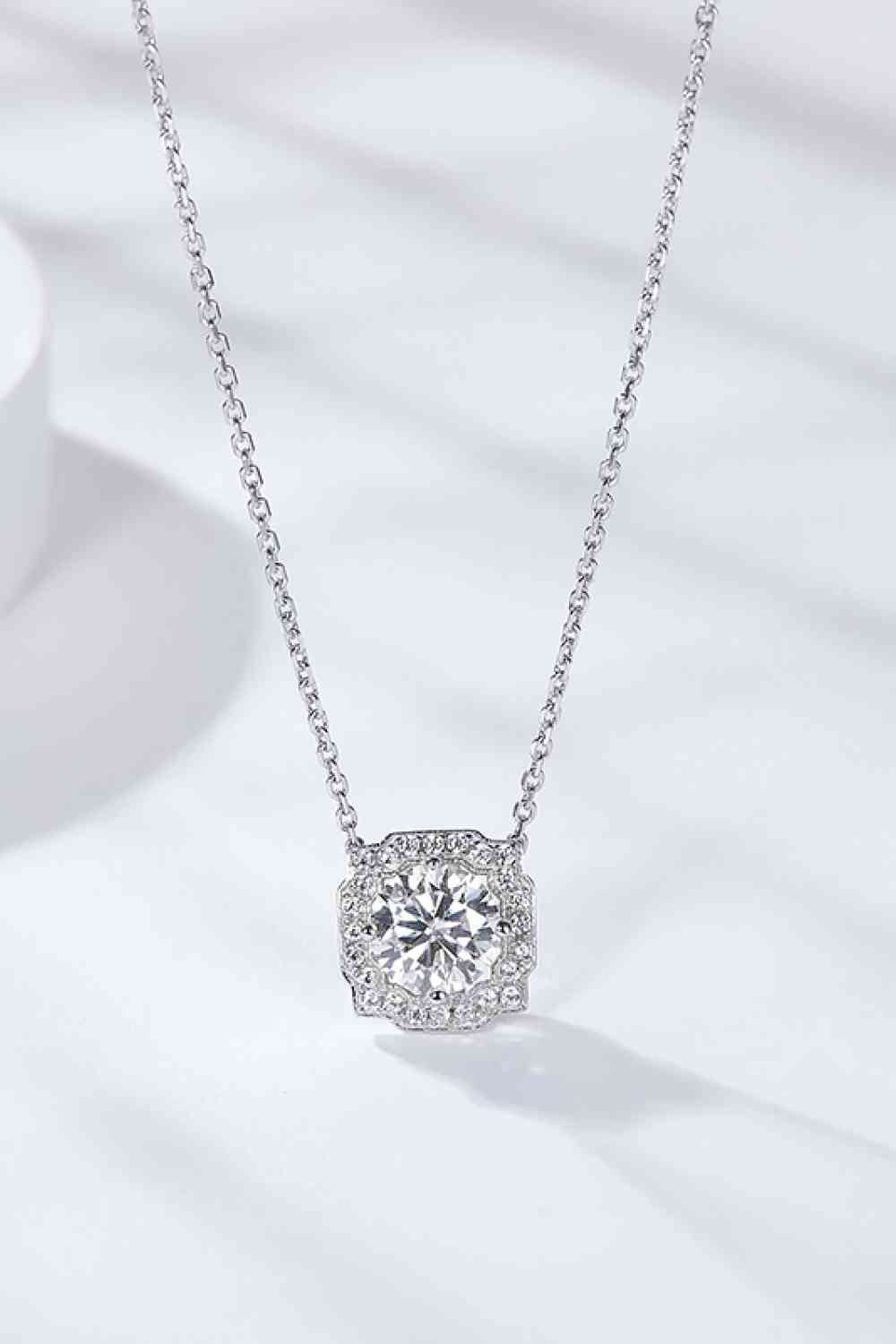 1 Carat Moissanite Flower Shape Pendant Chain Necklace Silver One Size Moissanite - Tophatter Daily Deals