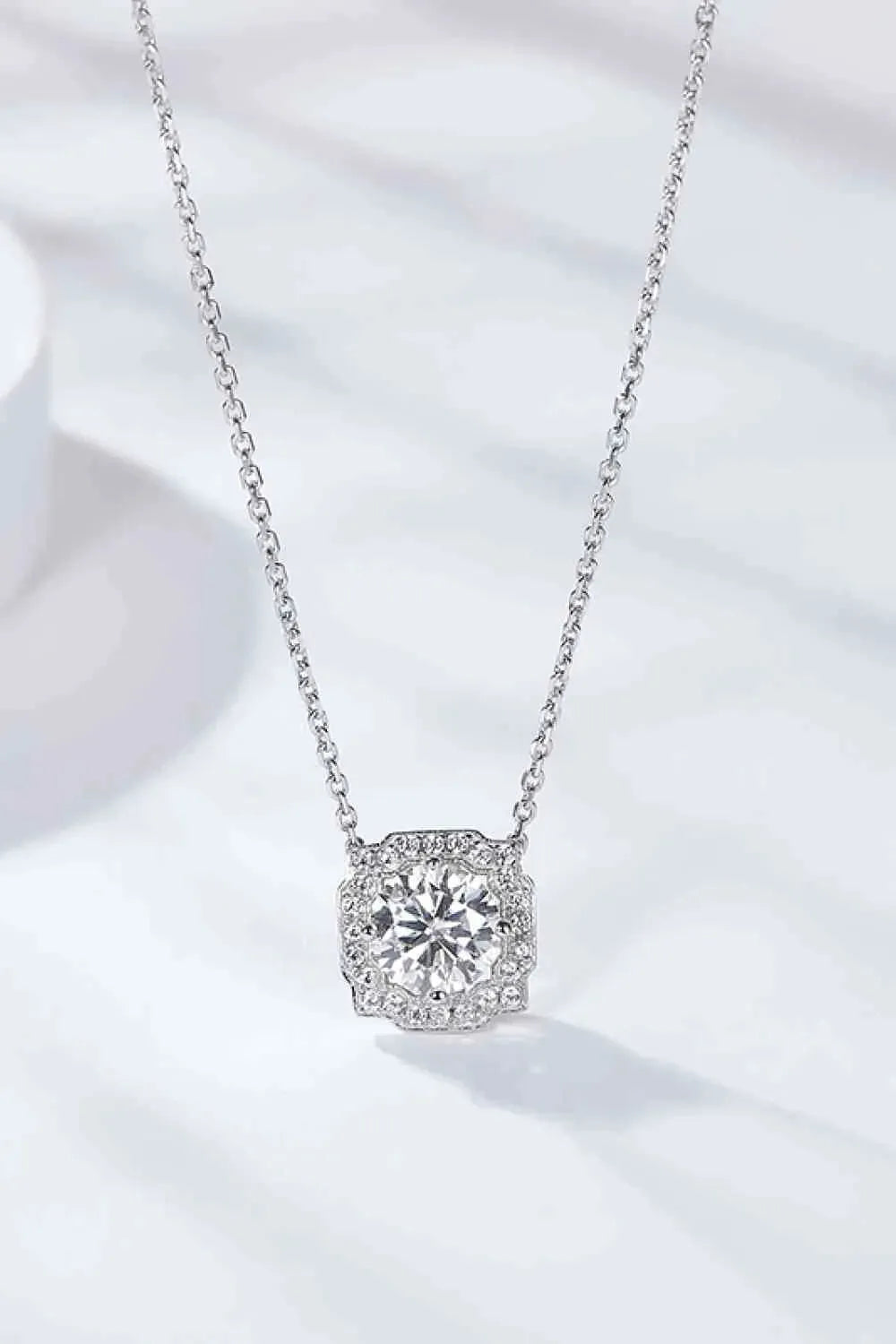 1 Carat Moissanite Flower Shape Pendant Chain Necklace Silver One Size Moissanite - Tophatter Daily Deals