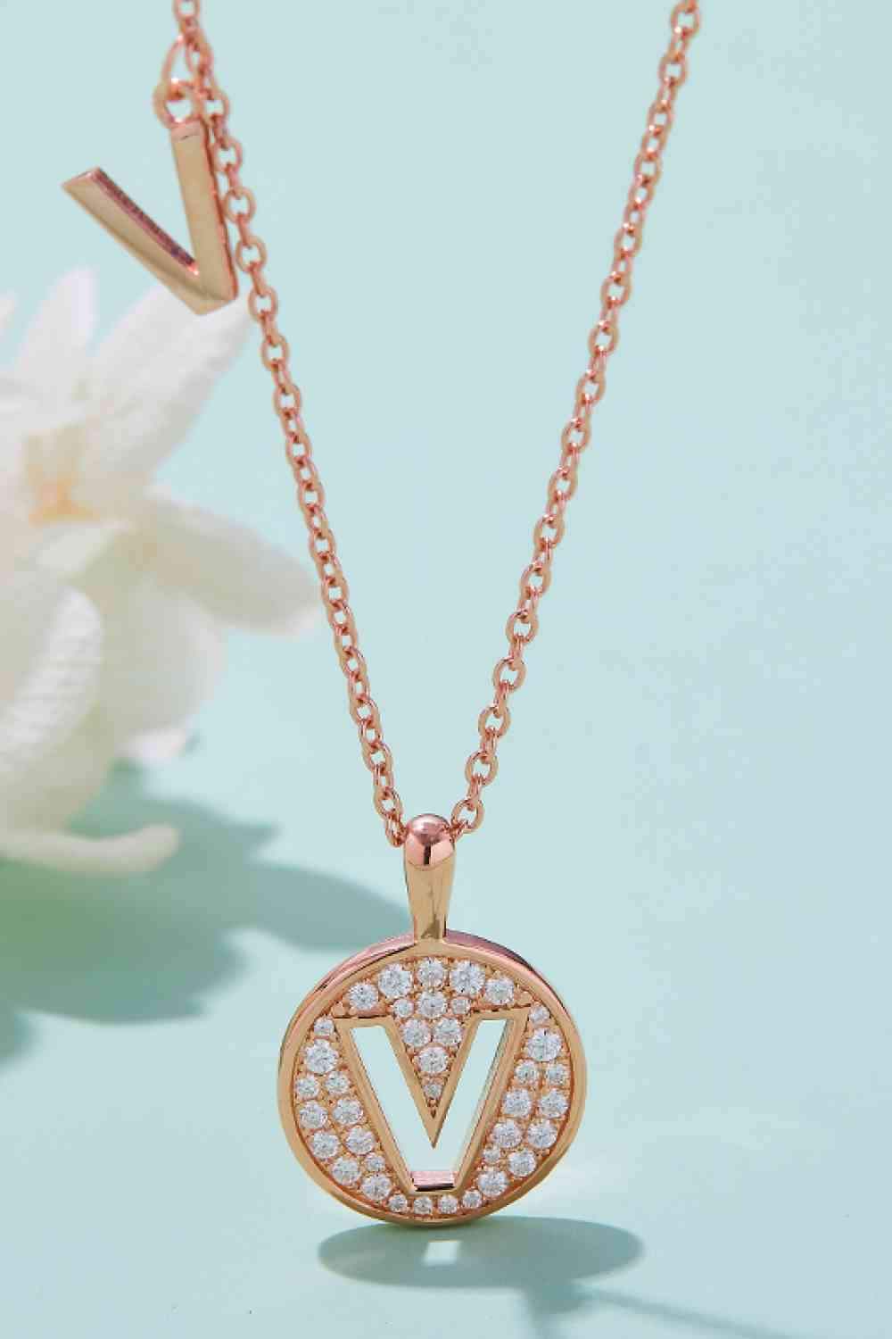 Moissanite U to Z Pendant Necklace V One Size Moissanite - Tophatter Daily Deals