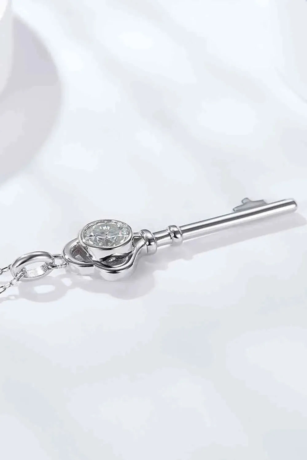 925 Sterling Silver 1 Carat Moissanite Key Pendant Necklace Moissanite - Tophatter Daily Deals