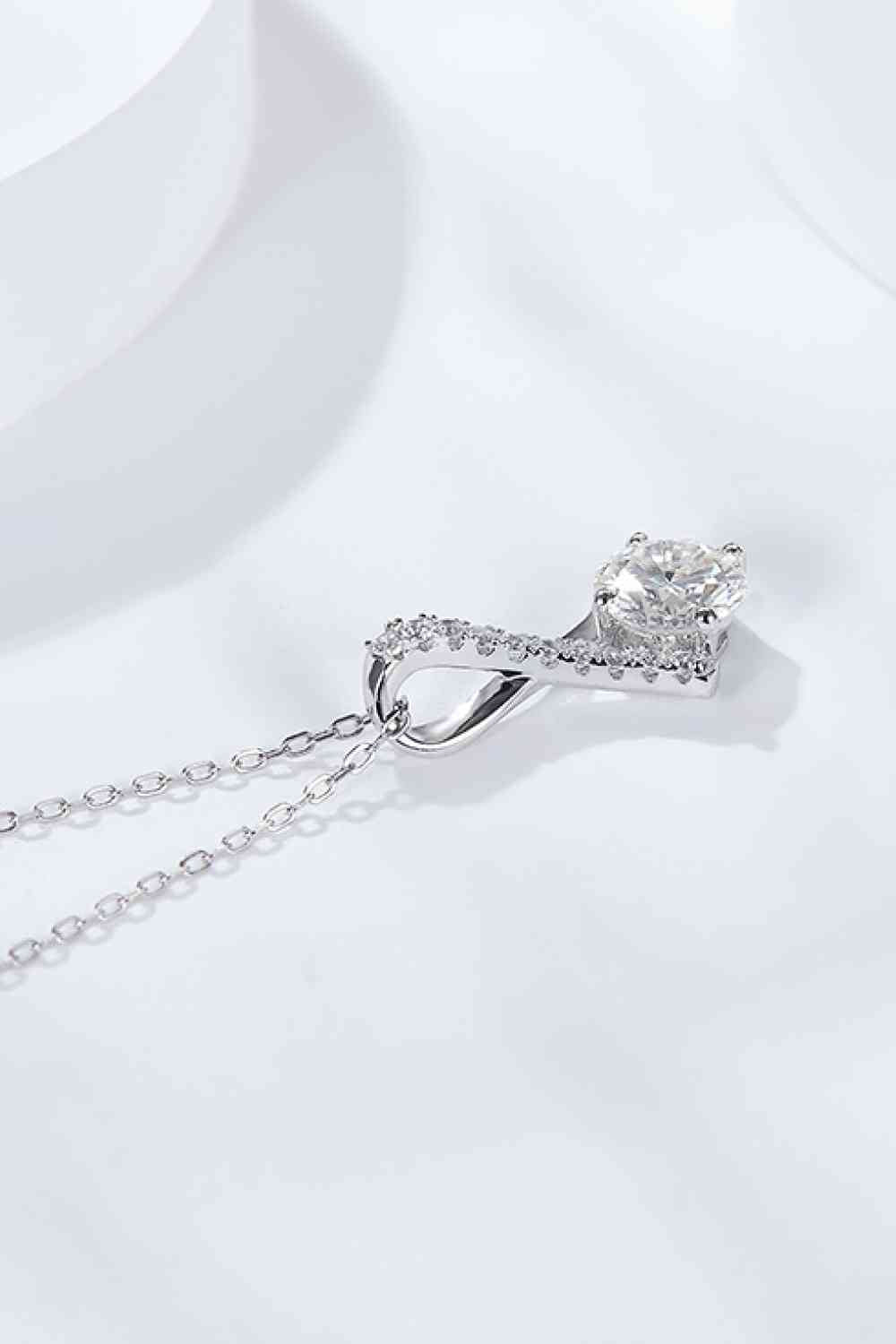 Special Occasion 1 Carat Moissanite Pendant Necklace Moissanite - Tophatter Daily Deals