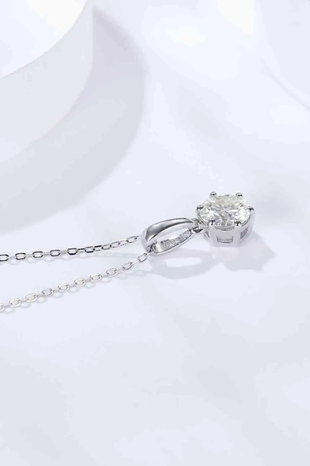2 Carat 6-Prong Moissanite Pendant Necklace Moissanite - Tophatter Daily Deals