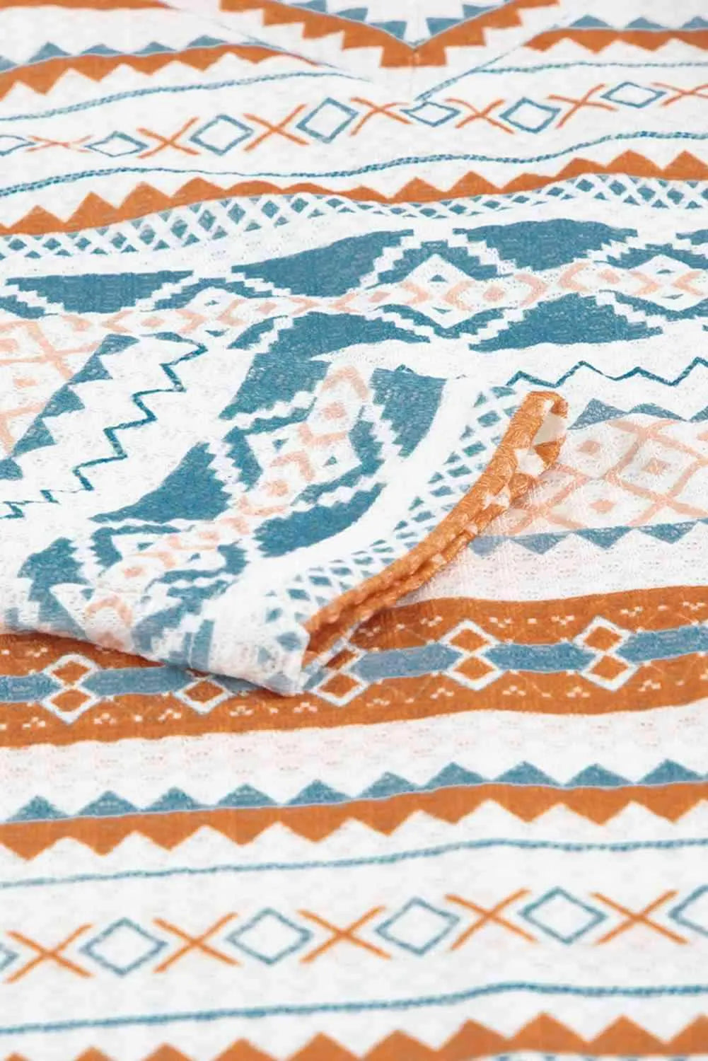 Geometric Print V-Neck Curved Hem Top Blouses - Tophatter Daily Deals