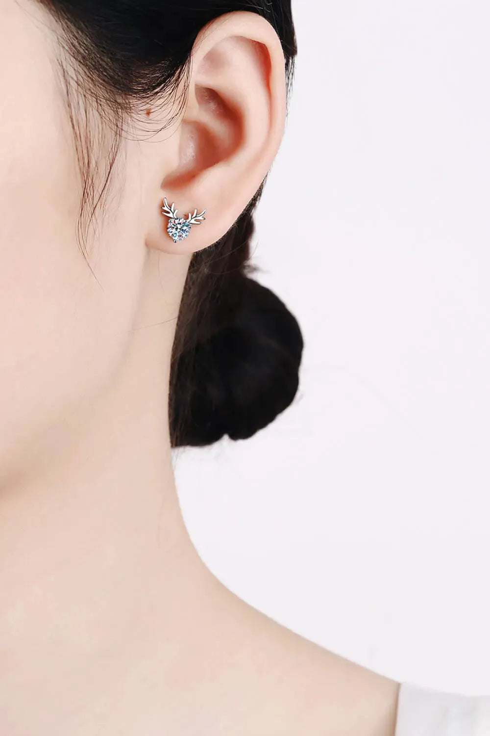 925 Sterling Silver Reindeer-Shaped Moissanite Earrings Moissanite - Tophatter Daily Deals